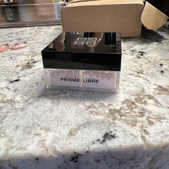 Givenchy Prisme Libre Powder - Shade 3 Voile
Rose 0.14 oz | Discontinued - Picture 2 of 4